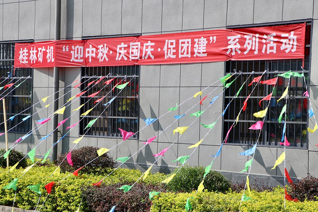 ����װ����ӭ�������졤���Ž����Բ���չ�